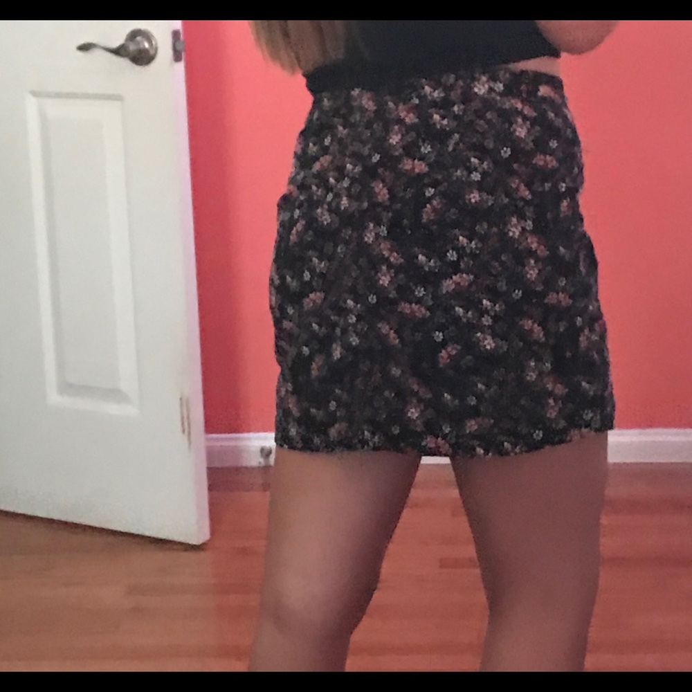 skirt - Picture 4 of 5